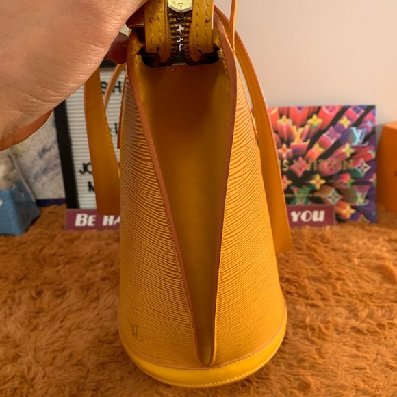 SOLD💯 Authentic LV St Jacques GM Yellow Epi leath - Picture 10 of 16